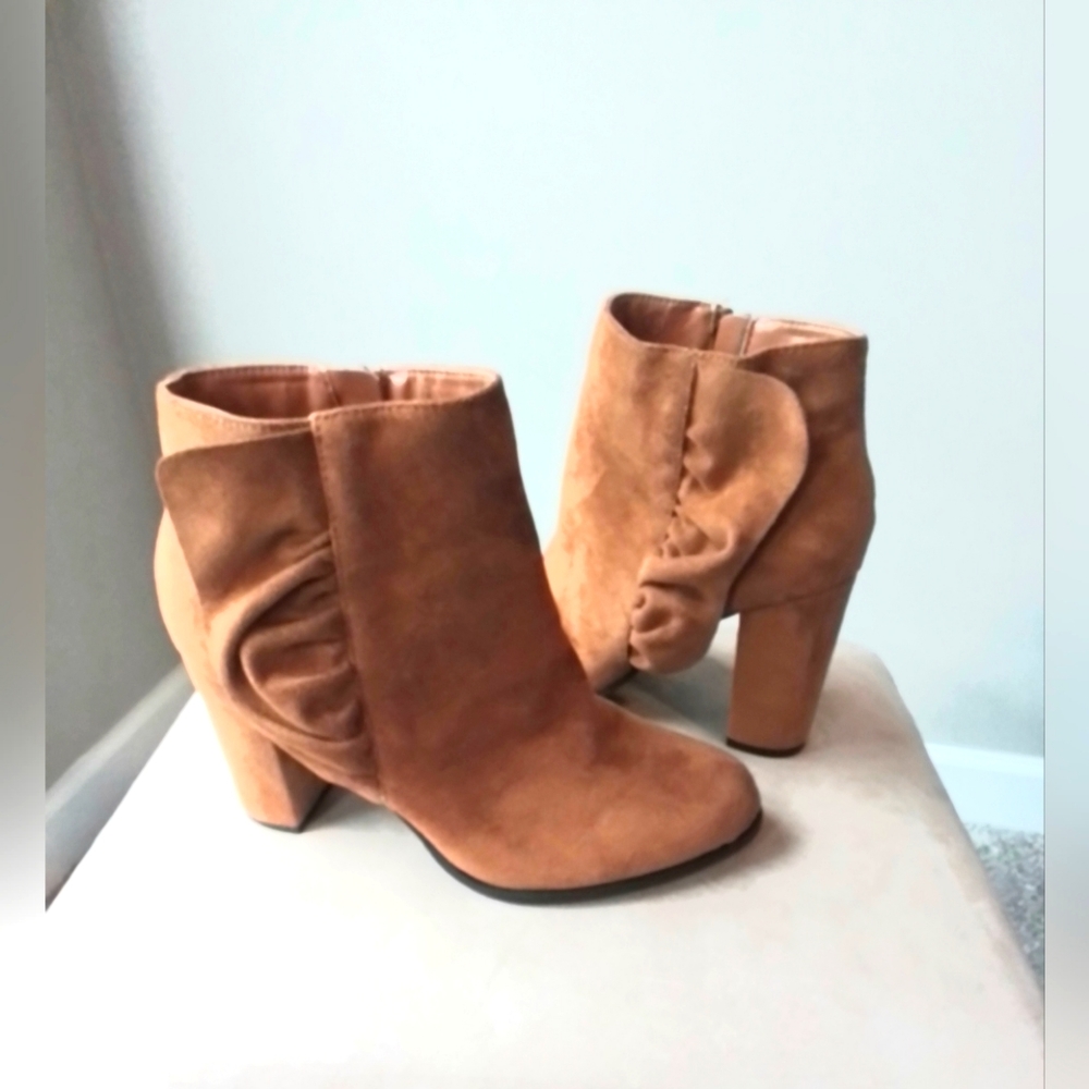 NWT Cognac suede booties Size 8.5